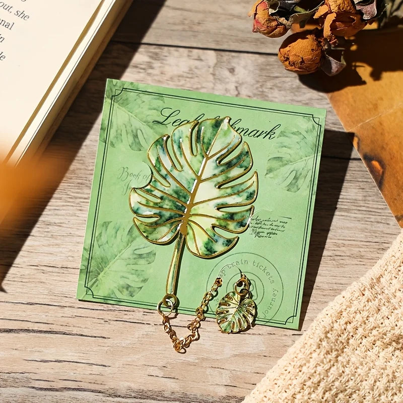 Vintage Leaf Metal Bookmark with Pendant – Gift for Book Lovers